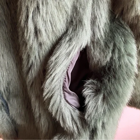 Babaton Fritz Faux Fur Jacket Size M Emerald Green Vegan Chubby Coat Cabincore - Picture 7 of 15